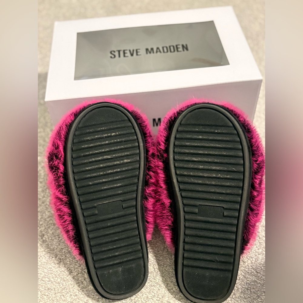 Steve Madden Plush Poof Magenta Slippers - Picture 4 of 4
